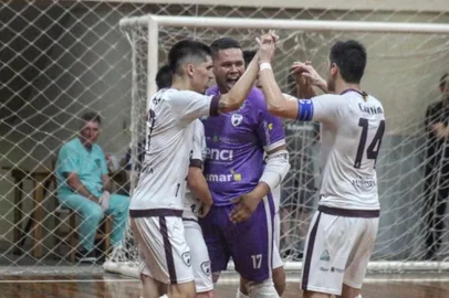 BGF larga em vantagem na final da Série Ouro de Futsal<!-- NICAID(15285059) -->