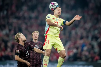 Mikel Oyarzabal, futebol, Espanha