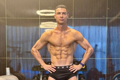 Cristiano Ronaldo exibe físico impressionante aos 40 anos de idade<!-- NICAID(16190482) -->