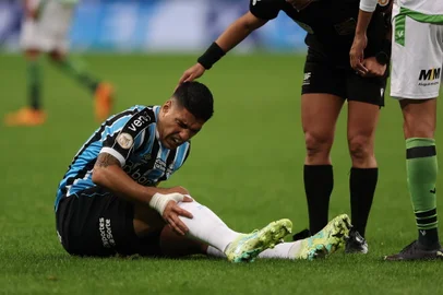 PORTO ALEGRE, RS - Campeonato Brasileiro: GRÊMIO x AMÉRICA, MG - Foto: Anselmo Cunha, Agência RBSNa imagem, Suarez<!-- NICAID(15463980) -->