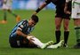 Suárez e Grêmio avaliam duas opções para tratar dores no joelho, diz jornal uruguaio