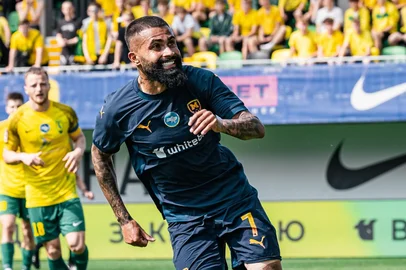 Juventude contrata atacante Ari Moura do Metalist-UCR.<!-- NICAID(16346213) -->