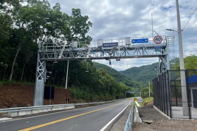 Pedágio eletrônico começa a funcionar na RS-122, na Serra <!-- NICAID(15626848) -->