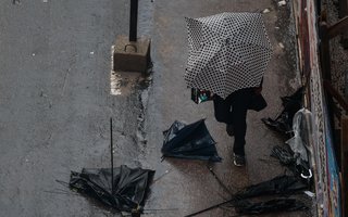 PORTO ALEGRE, RS, BRASIL, 07-11-2025: Chuva e vento marcam a sexta-feira de passagem do ciclone extratropical pelo estado. (Foto: André Ávila/Agência RBS)Indexador: Andre Avila<!-- NICAID(16163268) -->