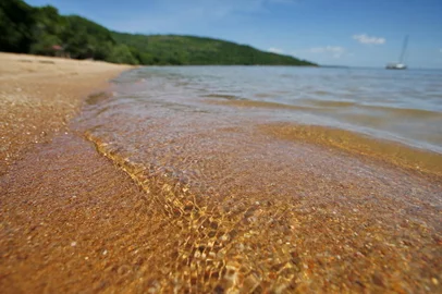 VIAMÃO, RS, BRASIL, 27-12-2018: GaúchaZH confere as condições de conservação e infraestrutura do Parque Estadual de Itapuã, em Viamão. Na foto, Praia das Pombas (FOTO FÉLIX ZUCCO/AGÊNCIA RBS, Editoria de Porto Alegre).<!-- NICAID(13892396) -->