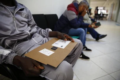Passo Fundo, RS, Brasil, 11/05/2022 - Balcão do Migrante da UPF auxilia estrangeiros na regularização dos seus documentos. Em Passo Fundo, migrantes vindos, principalmente, da Venezuela, Haiti, Bangladesh e Senegal são atendidos pelo projeto. - Foto: Jonathan Heckler/Agência RBS<!-- NICAID(15093517) -->
