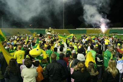 ***  Ypiranga campeão da sugundona  ***Ypiranga ganha de 2 x 0 do Guarani de Venâncio Aires, e se torna campeão da segundona.<!-- NICAID(420248) -->