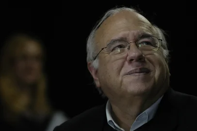 *** Verissimo, Luis Fernando 1 - RW ***Escritor Luis Fernando Verissimo no Colégio São João Batista , em Caxias do Sul.<!-- NICAID(1037219) -->