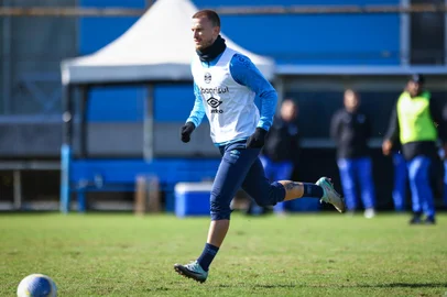 RS - FUTEBOL/ TREINO GREMIO 2024 - ESPORTES - Jogadores do Gremio realizam treino tÃ©cnico durante a manha desta sexta-feira, no CT Luiz Carvalho, na preparaÃ§Ã£o para a partida valida pelo Campeonato Brasileiro 2024. FOTO: LUCAS UEBEL/GREMIO FBPA<!-- NICAID(15813205) -->