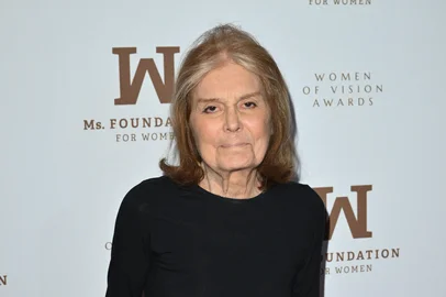 ANGELA WEISS / AFP Ativista Gloria Steineme no Ms. Foundation for Women em 2023<!-- NICAID(16358423) -->