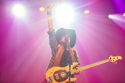 Ícone do rock gaúcho, banda TNT se reúne para show histórico após 20 anos. Apresentação foi no Auditório Araújo Vianna, um show completo com Charles Master, Márcio Petracco, Tchê Gomes, João Maldonado, Fábio Ly e Paulo Arcari, integrantes de formações históricas da banda TNT.<!-- NICAID(15939432) -->