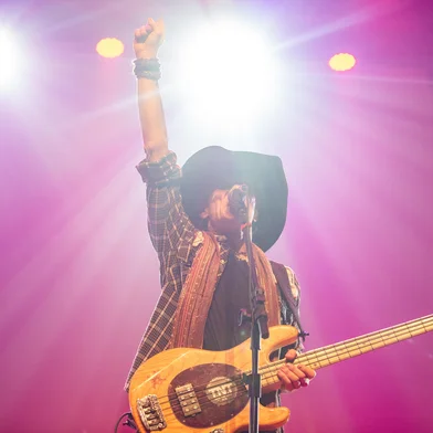 Ícone do rock gaúcho, banda TNT se reúne para show histórico após 20 anos. Apresentação foi no Auditório Araújo Vianna, um show completo com Charles Master, Márcio Petracco, Tchê Gomes, João Maldonado, Fábio Ly e Paulo Arcari, integrantes de formações históricas da banda TNT.<!-- NICAID(15939432) -->