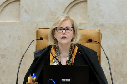 Presidente do STF, ministra Rosa Weber entrando no plenÃ¡rio para inÃ­cio da sessÃ£o de encerramento do Ano JudiciÃ¡rio de 2022.CrÃ©dito para a foto: Rosinei Coutinho/SCO/STF<!-- NICAID(15299298) -->