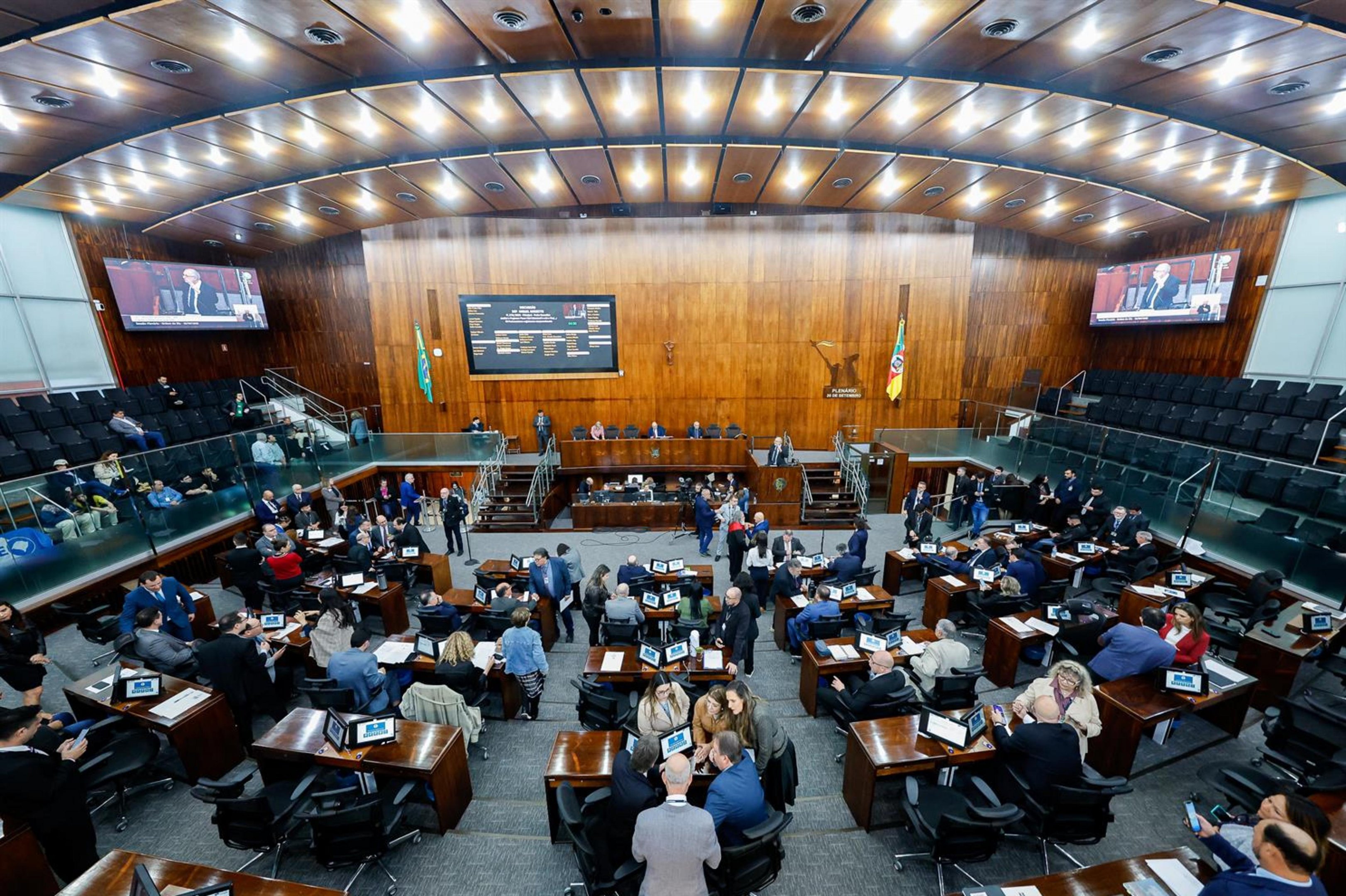 Reembolso por falta de luz, piso regional e prote&ccedil;&atilde;o a aposentados: Assembleia aprovou mais de 150 projetos em 2025