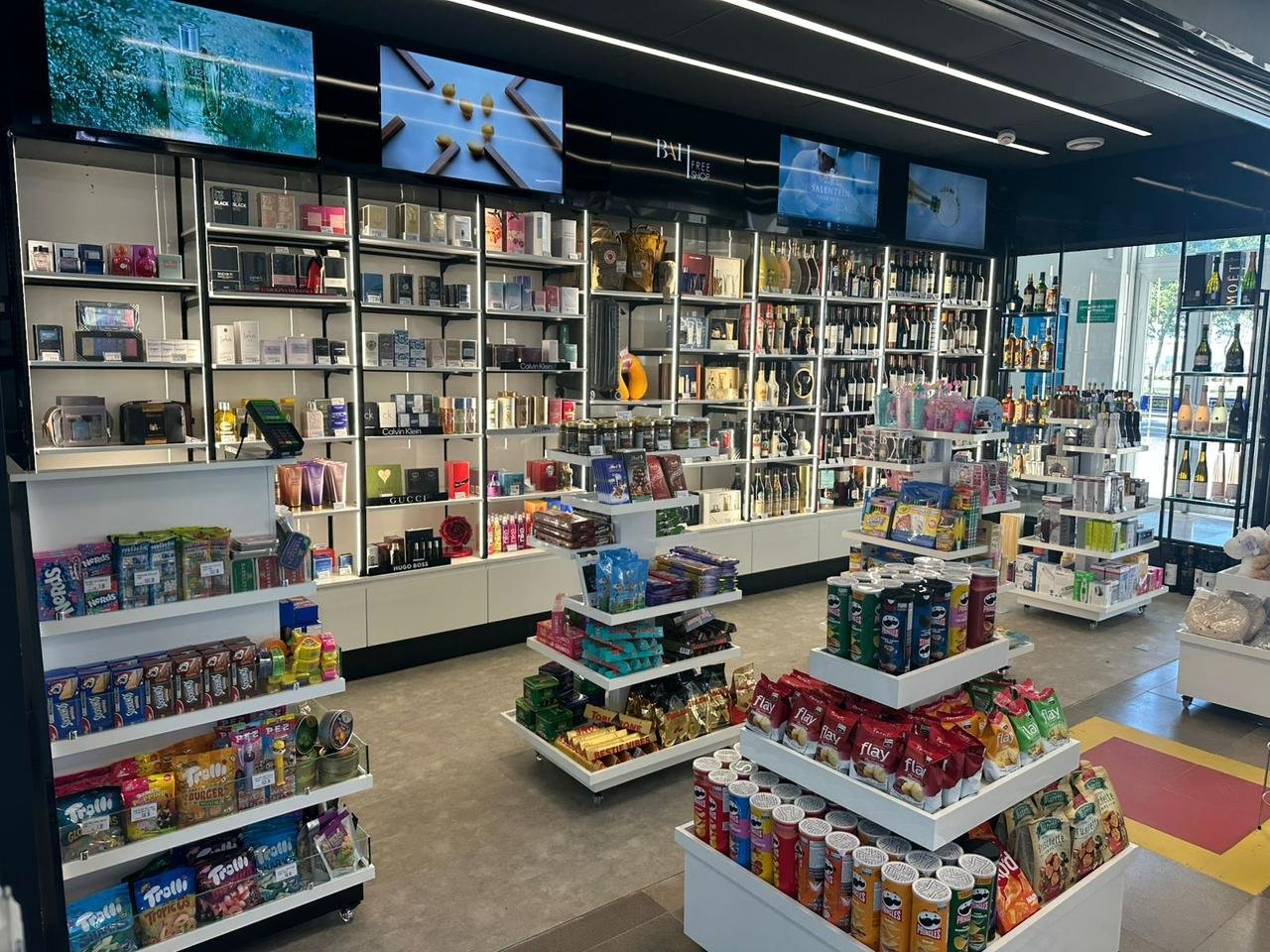 Novo free shop em aeroporto da Fronteira Oeste receber&aacute; turista com vinho e alfajor