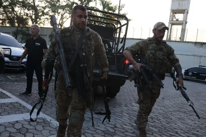 COLETIVA DE IMPRENSA NA CIDADE DA POLICIA COM O BALANÇO DAS APREENSÕES NA OPERAÇÃO DO COMPLEXO DO SALGUEIRO EM SAO GONÇALORJ - COLETIVA / APREENSÕES / OPERAÇÃO COMPLEXO DO SALGUEIRO  - CIDADES - Coletiva de imprensa na Cidade da Policia com o balanço das apreensões na operação do Complexo do Salgueiro em Sao Gonçalo. 23/03/2023 - Foto: PEDRO IVO/AGÊNCIA O DIA/AGÊNCIA O DIA/ESTADÃO CONTEÚDOEditoria: CIDADESLocal: RIO DE JANEIROIndexador: PEDRO IVOFonte: Agência O DiaFotógrafo: AGÊNCIA O DIA<!-- NICAID(15384356) -->