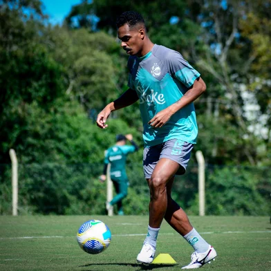 Juventude realiza última atividade no CT antes de encarar o Botafogo pela 2ª rodada do Brasileirão 2024. Na foto, volante Caíque.<!-- NICAID(15740502) -->