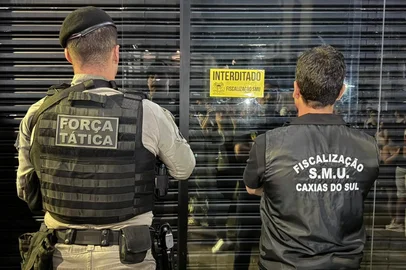 Sem alvará e licença municipal, estabelecimento é interditado na Estação Férrea, em Caxias do Sul.<!-- NICAID(16220822) -->