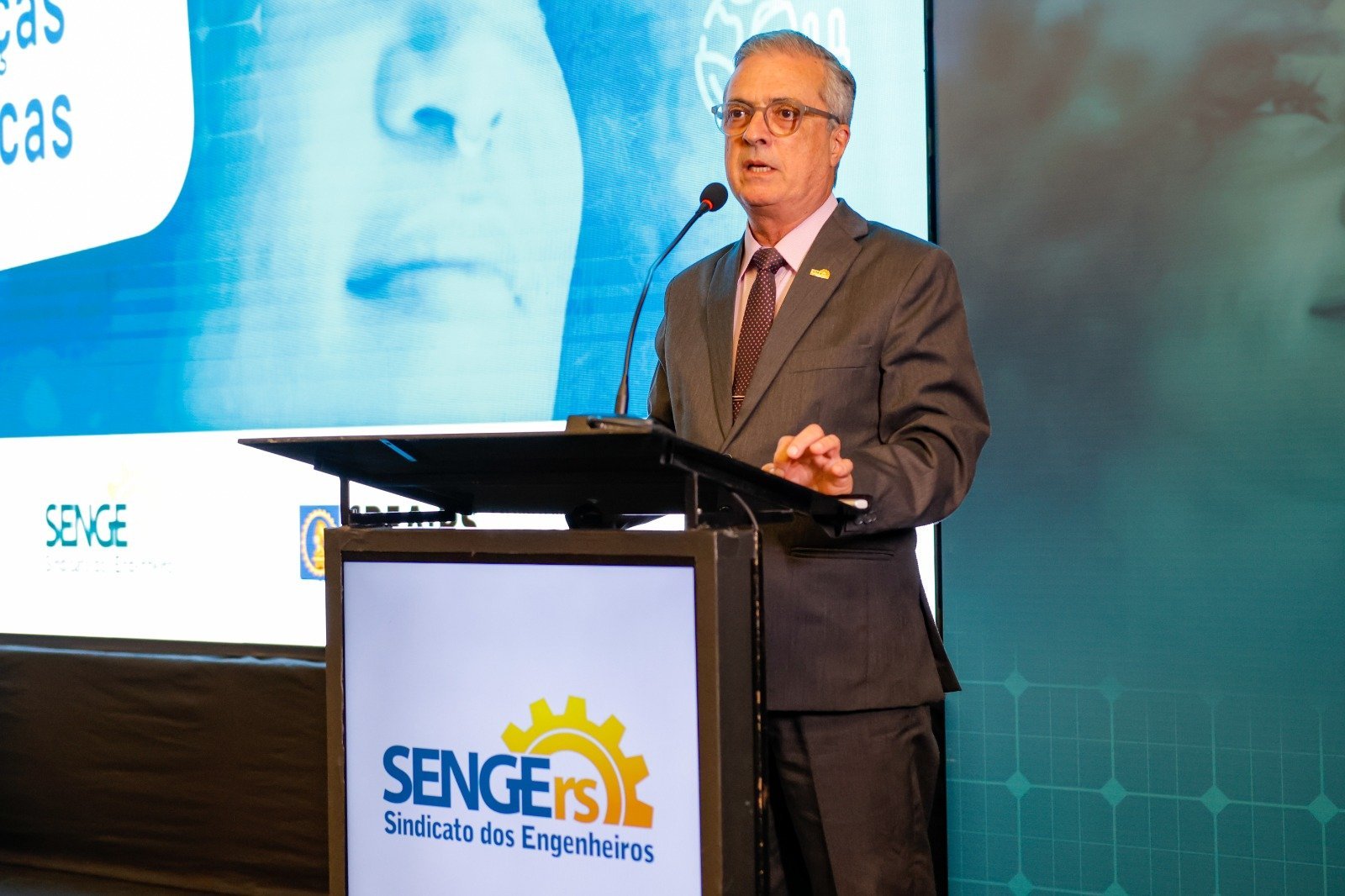 &ldquo;A Engenharia est&aacute; a servi&ccedil;o das pessoas&rdquo;, diz presidente do SENGE-RS