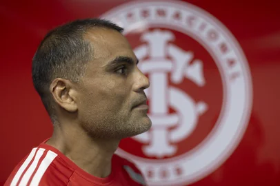 PORTO ALEGRE, RS, BRASIL - 27-03-2026: Retrato do zagueiro do Inter, Mercado, para matéria sobre seu perfil. (Foto: André Ávila/Agência RBS)Indexador: Andre Avila<!-- NICAID(16253827) -->