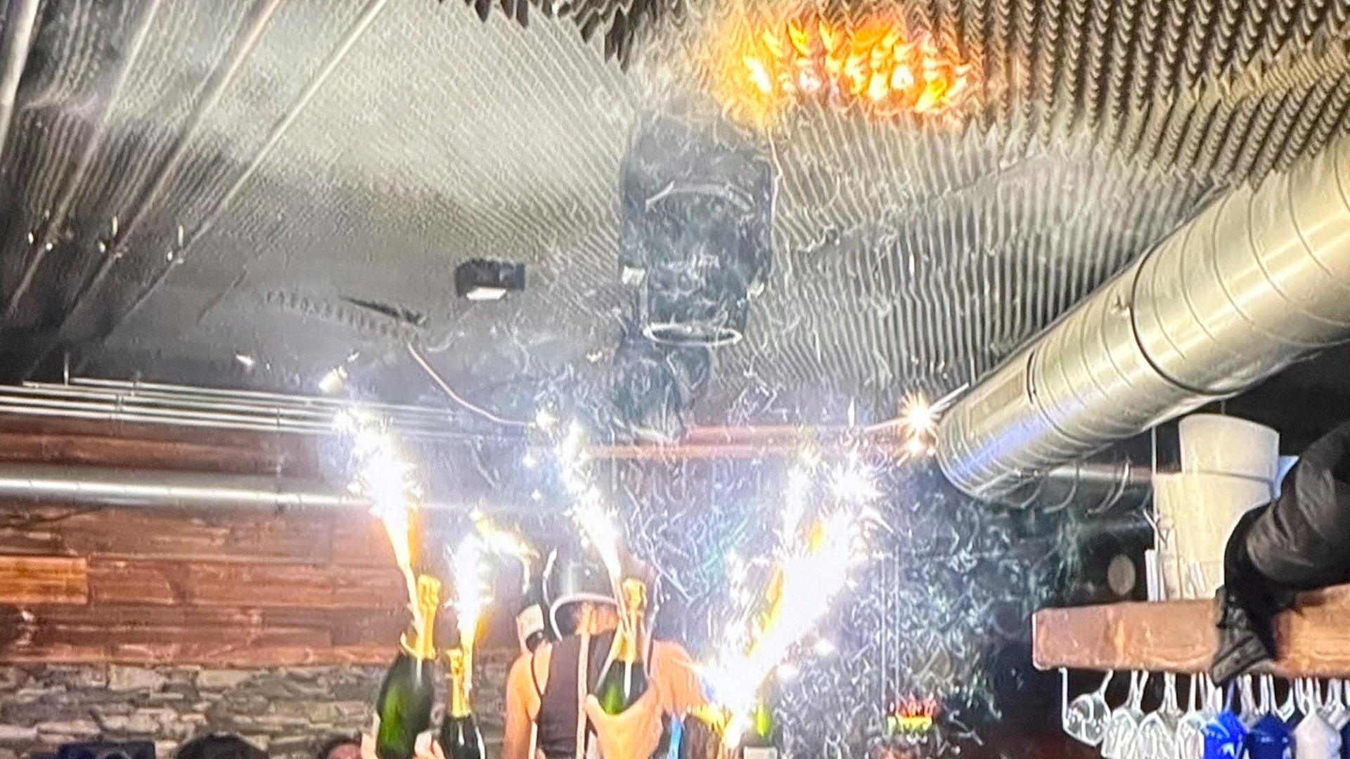 Inc&ecirc;ndio em bar da Su&iacute;&ccedil;a deixou mais de 40 mortos