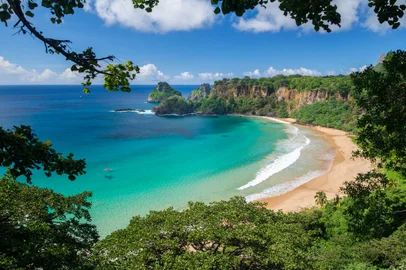 Praia do Sancho em Fernando de Noronha Brasil. Foto: ChristianHerzog / stock.adobe.comFonte: 284212260<!-- NICAID(15646241) -->