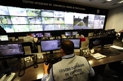 PORTO ALEGRE, RS, BRASIL, 27-12-2016. 26 câmeras fazem monitoramento no Parque da Redenção. (RONALDO BERNARDI/AGÊNCIA RBS)<!-- NICAID(12643015) -->