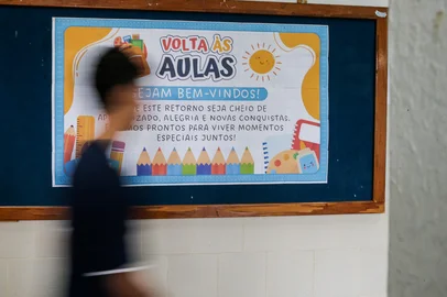 CAXIAS DO SUL, RS, BRASIL, 18/02/2026. Com adaptações, cerca de 56 mil alunos retornam as aulas nesta quarta-feira em Caxias do Sul. Imigrante (Neimar De Cesero/Agência RBS)Indexador: Neimar De Cesero<!-- NICAID(16227532) -->