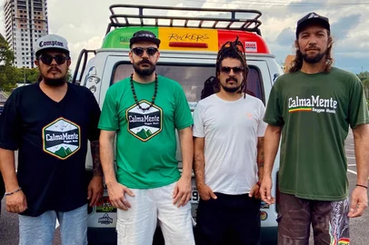 Willian de Faria de Vargas / Divulgação De 2020, com o lançamento do nosso EP com 6 faixas autorais, nas plataformas digitais chamado “Luz De Um Novo Dia” gravado de forma independente em meio a pandemia, muita coisa mudou, a banda está prestes a lançar um novo trabalho com single com pré-lançamento para o início do verão, Trip, além da retomada do projeto Calmamanete nas Escolas, para o primeiro semestre de 2026.<!-- NICAID(16166130) -->