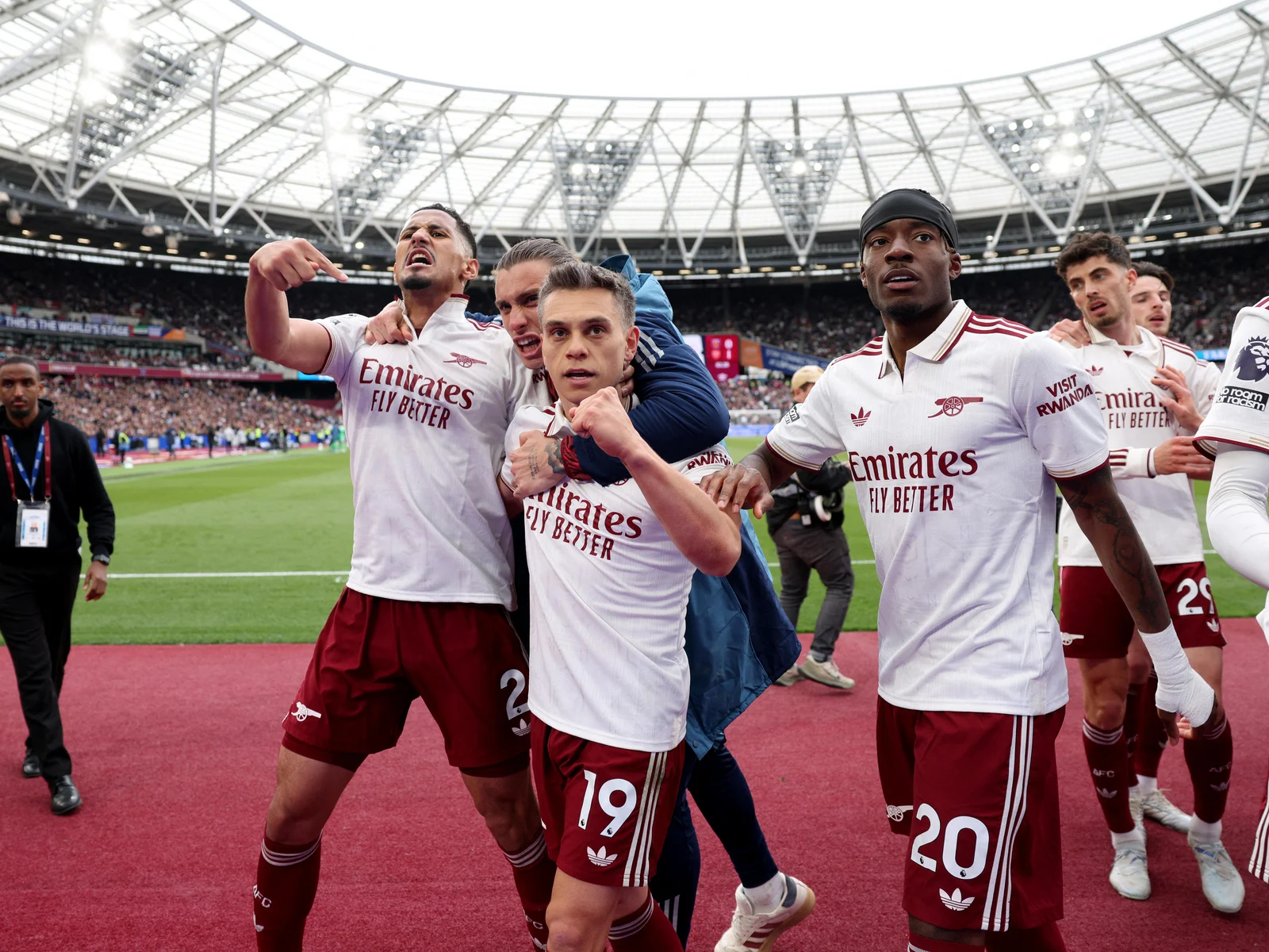 Arsenal sofre, mas vence West Ham por 1 a 0 fora de casa e fica mais perto do título da Premier League | GZH