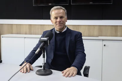 CAXIAS DO SUL, RS, BRASIL. Guila Sebben, em entrevista no estúdio da Gaúcha Serra.Indexador: Bruno Todeschini<!-- NICAID(16050621) -->