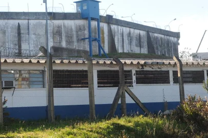 CAXIAS DO SUL, RS, BRASIL (05/08/2021) antigo Instituto Penal, que está interditado há cinco anos. Na "parte boa" do prédio, funciona atualmente o Instituto de Monitoramento Eletrônico. (Antonio Valiente/Agência RBS)<!-- NICAID(14854880) -->