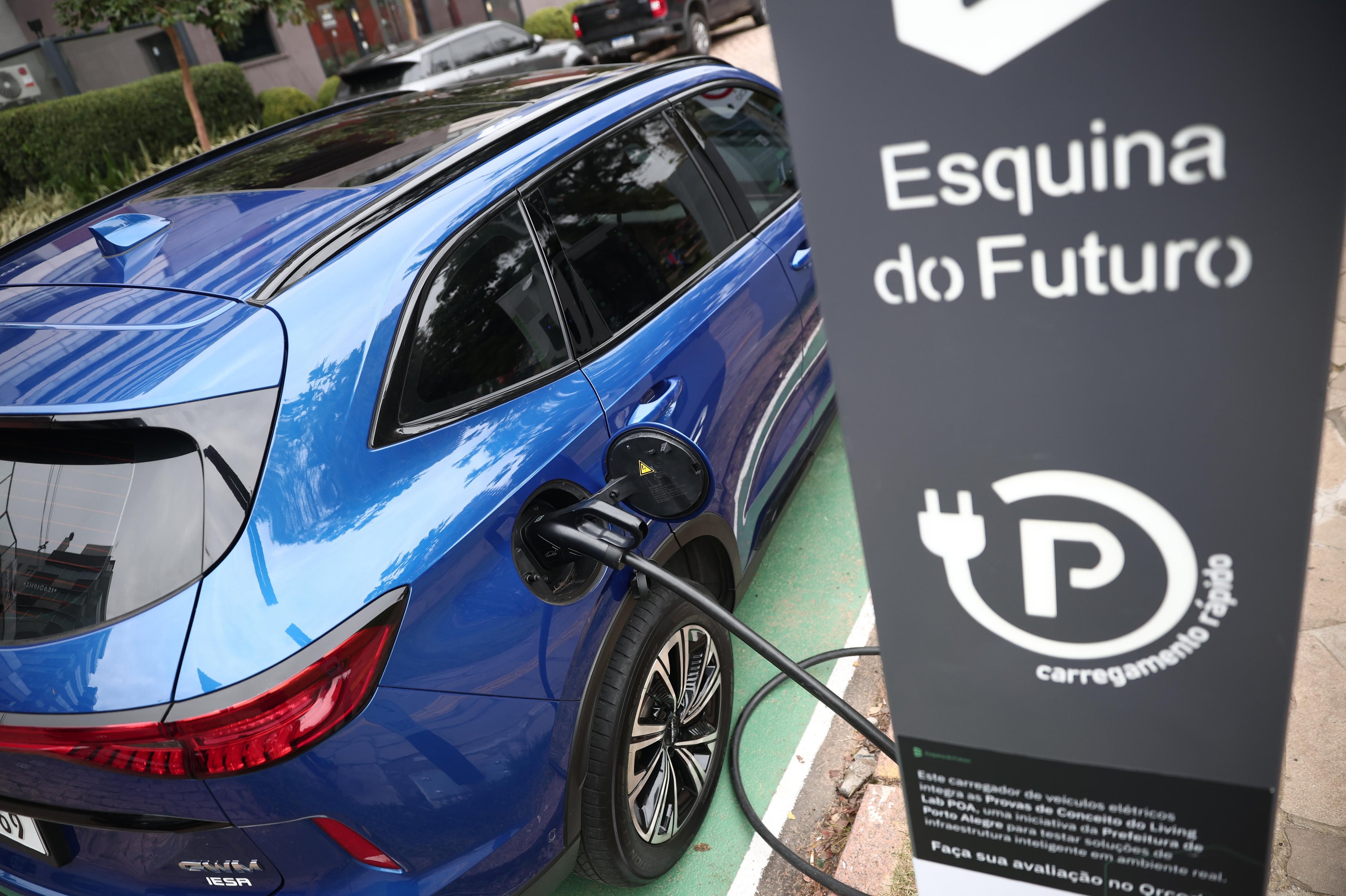 Crise do petróleo força corrida por energia sustentável e Brasil pode liderar virada histórica; entenda