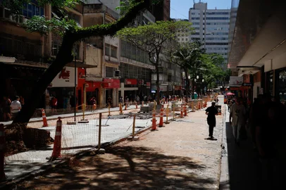 Porto Alegre, RS, Brasil - 13/12/2022 - Fim da obra do Quadrilátero Central fica para 2023. Na foto: Av. Otávio Rocha (Foto: Anselmo Cunha/Agência RBS)Indexador: Anselmo Cunha<!-- NICAID(15294238) -->