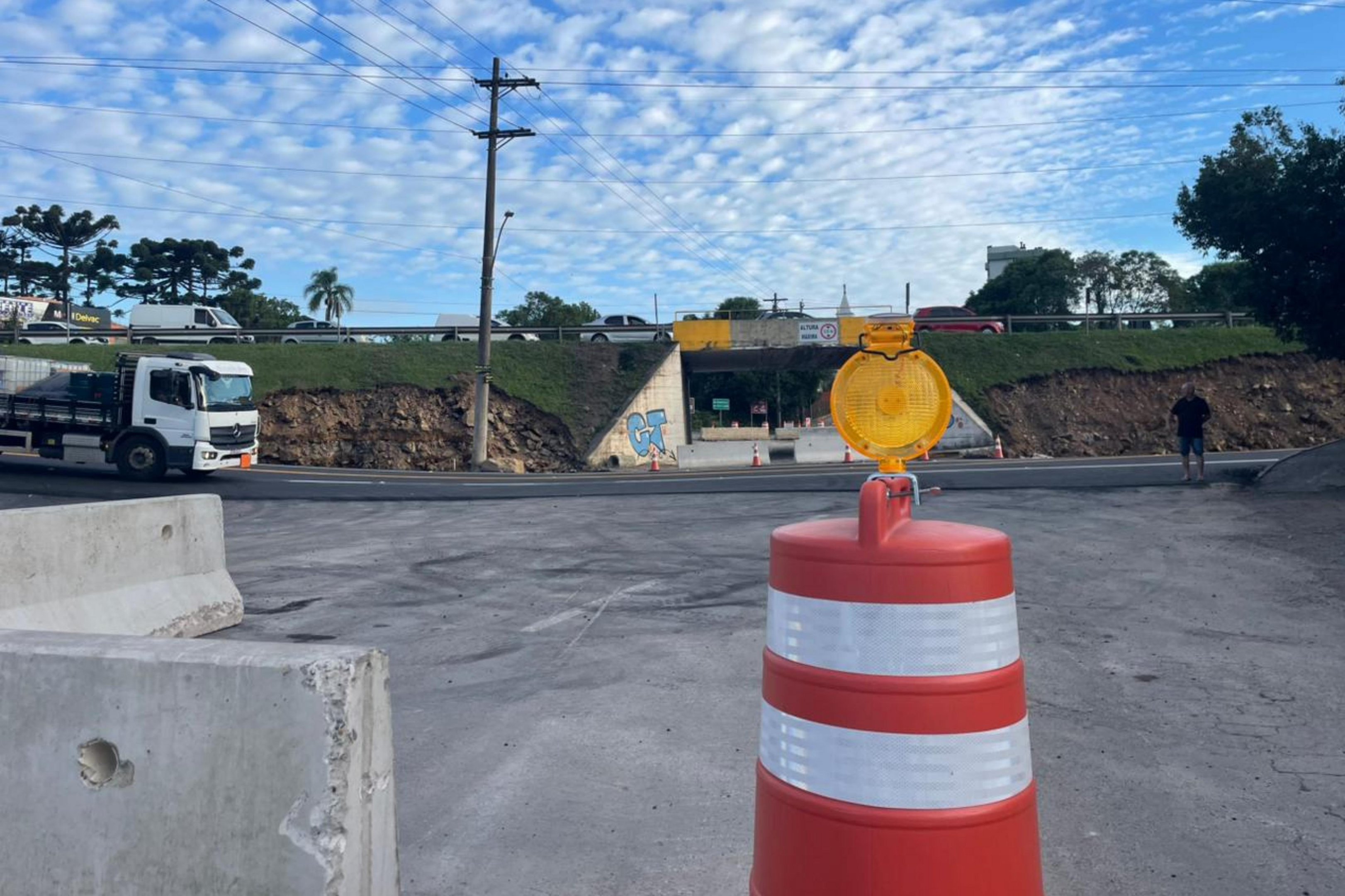 Novo desvio para constru&ccedil;&atilde;o do viaduto na RS-122 entra em opera&ccedil;&atilde;o nesta quinta-feira, em Caxias do Sul