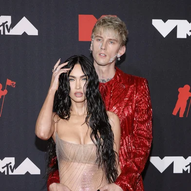 NEW YORK, NEW YORK - SEPTEMBER 12: Megan Fox and Machine Gun Kelly attend the 2021 MTV Video Music Awards at Barclays Center on September 12, 2021 in the Brooklyn borough of New York City.   Jason Kempin/Getty Images/AFP (Photo by Jason Kempin / GETTY IMAGES NORTH AMERICA / Getty Images via AFP)<!-- NICAID(14891129) -->