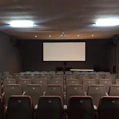O equipamento cultural que permitirá uma melhor qualidade de imagem foi modernizado pela Sicredi Pioneira.A Sala de Cinema Ulysses Geremia no Centro de Cultura Dr. Henrique Ordovás Filho, é um espaço de exposição de filmes inéditos não apresentados em salas de exibição com intuito comercial, mas apenas em circuitos alternativos destinados ao cinema arte.<!-- NICAID(15408415) -->