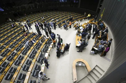 PlenÃ¡rio da CÃ¢mara dos Deputados durante sessÃ£o conjunta do Congresso Nacional. Na pauta, apreciaÃ§Ã£o do projeto de resoluÃ§Ã£o que disciplina as emendas do relator-geral ao OrÃ§amento (PRS 3/2022). O texto define critÃ©rios para distribuiÃ§Ã£o e destinaÃ§Ã£o dos recursos tocados por essas emendas.Â Geral do plenÃ¡rio. Mesa: senador Eduardo Braga (MDB-AM); senador Alexandre Silveira (PSD-MG); presidente do Senado Federal, senador Rodrigo Pacheco (PSD-MG); secretÃ¡rio-geral da Mesa, Gustavo A. SabÃ³ia Vieira. Foto: Edilson Rodrigues/AgÃªncia Senado<!-- NICAID(16035468) -->
