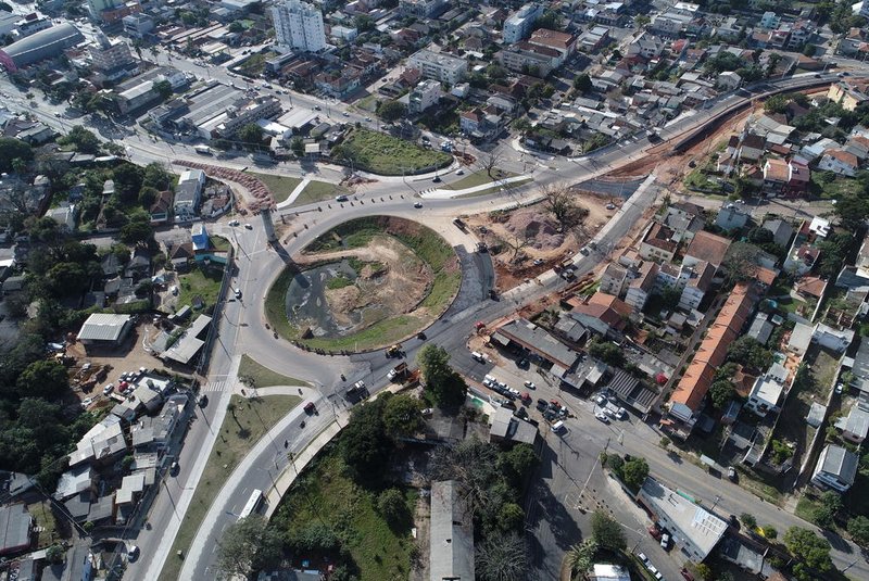 PORTO ALEGRE, RS, BRASIL, 18/07/2023- Atualização das obras da Avenida Tronco. Foto: Lauro Alves  / Agencia RBS<!-- NICAID(15485495) -->