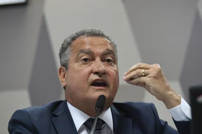 As comissões de Infraestrutura (CI), Meio Ambiente (CMA) e de Desenvolvimento Regional e Turismo (CDR) realizam audiência conjunta com os ministros das Cidades e da Casa Civil para falar sobre o projeto que alteram o Marco do Saneamento Básico.Ministro de Estado da Casa Civil, Rui Costa.Foto: Edilson Rodrigues / Agência Senado<!-- NICAID(16132052) -->