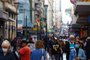 Porto Alegre, RS, Brasil, 20-04-2022: Movimento de pessoas em compras na Rua dos Andradas (rua da Praia). (Foto: Mateus Bruxel / Agência RBS)Indexador: Mateus Bruxel<!-- NICAID(15073562) -->