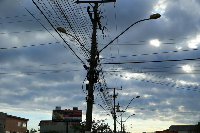 Avenida Nestor de Moura Jardim, em Guaíba, também teve os cabos revisados