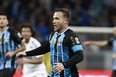 Jeff Botega / Agencia RBS PORTO ALEGRE, RS, BRASIL, 23-05-2026: Grêmio vs Santos, na Arena, pelo Brasileirão Série A 2026. Na foto, o jogador do Grêmio, Arthur Melo. Foto: Jefferson Botega/Agência RBSIndexador: jeff botega<!-- NICAID(16291915) -->