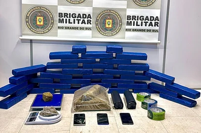 Brigada Militar apreende mais de 28 quilos de drogas em Bento Gonçalves. Bairro Santa Marta.<!-- NICAID(16121763) -->