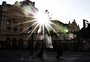 Sol e calor acima dos 30°C marcam a sexta no RS, mas Inmet alerta para rajadas de vento