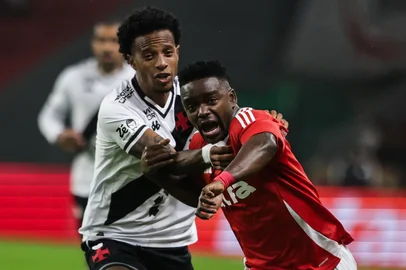 PORTO ALEGRE, RS, BRASIL, 27-07-2025: Internacional x Vasco pelo Campeonato Brasileiro. O Internacional do técnico Roger Machado busca a quarta vitória em sequência após a parada. O duelo é válido pela 17ª rodada do Brasileirão.Foto: Renan Mattos / Agência RBS<!-- NICAID(16088893) -->