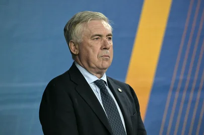 Brazil's Italian head coach Carlo Ancelotti gestures during the 2026 FIFA World Cup South American qualifiers football match between Brazil and Paraguay at the Neo Quimica Arena in Sao Paulo, Brazil, on June 10, 2025. (Photo by NELSON ALMEIDA / AFP)Editoria: SPOLocal: Sao PauloIndexador: NELSON ALMEIDASecao: soccerFonte: AFPFotógrafo: STF<!-- NICAID(16056975) -->