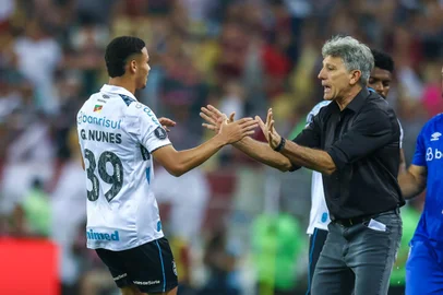 RS - FUTEBOL/CONMEBOL LIBERTADORES 2024 /GREMIO X FLUMINENSE - ESPORTES - Lance da partida entre Fluminense e Gremio disputada na noite desta terca-feira, no Estádio do Maracanã, no Rio de Janeiro, valida pelas oitavas de final da Conmebol Libertadores 2024. FOTO: LUCAS UEBEL/GREMIO FBPA<!-- NICAID(15845466) -->