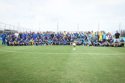 RS - FUTEBOL/ TREINO GREMIO 2025 - ESPORTES - Jogadores do Gremio realizam treino tÃ©cnico durante a manha desta terca-feira, no CT Luiz Carvalho, na preparaÃ§Ã£o para a partida valida pelo Campeonato Brasileiro 2026. FOTO: LUCAS UEBEL/GREMIO FBPA<!-- NICAID(16241964) -->