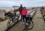 Casal de jornalistas percorreu 502 quilômetros de bicicleta para retratar as marcas da enchente no RS